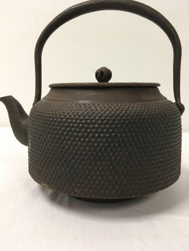 ANTIQUE JAPANESE MEIJI TETSUBIN IRON TEAPOT: Antique Japanese Meiji period tetsubin cast iron teapot. Measures a total of 9" tall (handle up), x 9" long. Marked near spout. Condition: signs of age and wear, rusting, no losses, see images. Weight