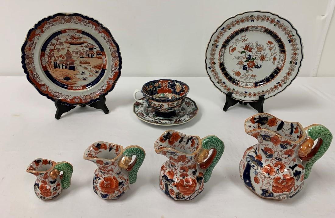 ANTIQUE IMARI STYLE "HYDRA" IRONSTONE, ETC.: Lot of antique Imari style ironstone ware. Includes miniature Mason's Hydra pitchers in four different sizes, as well as three other plates and a teacup. Largest pitcher measures 5" tall, and smallest