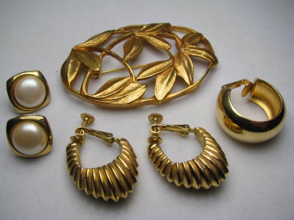 TRAY LOT COSTUME & FASHION JEWELRY - 4