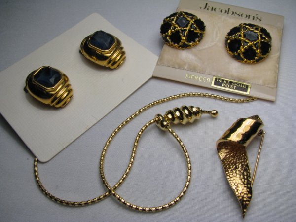 TRAY LOT COSTUME & FASHION JEWELRY - 8