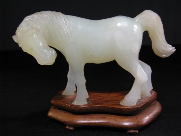 19TH CENTURY CHINESE CARVED JADE HORSE
