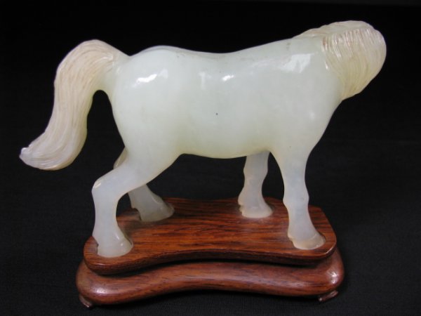 19TH CENTURY CHINESE CARVED JADE HORSE - 2