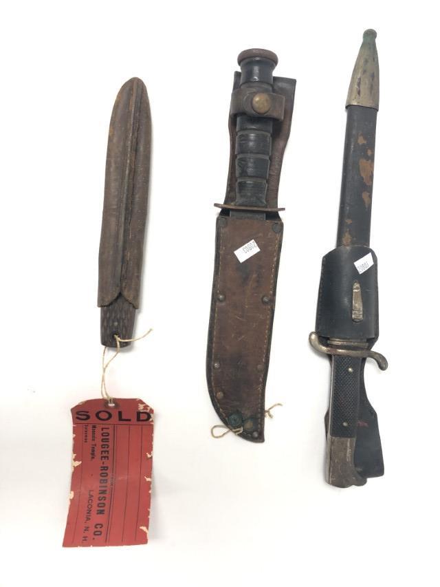 THREE VINTAGE HUNTING / FIGHTING KNIVES (1 of 11)