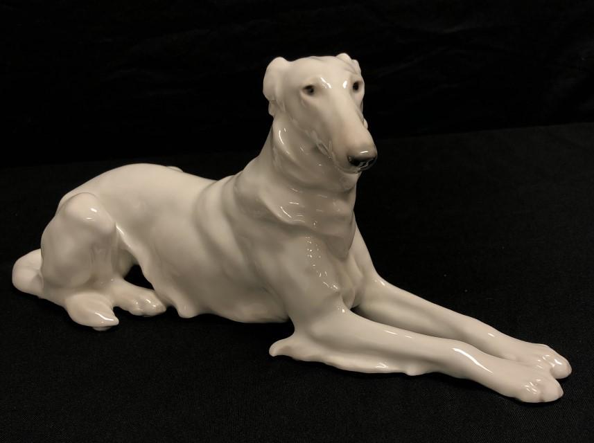 BING & GRONDAHL 1811 BORZOI LYING DOWN PORCELAIN: Bing & Grondahl form #1811, "Borzoi Lying Down" porcelain figure. Measures 4.75" tall x 11.5" long. Condition: good, no chips or cracks, see images. Weight: 1.2 lbs.
