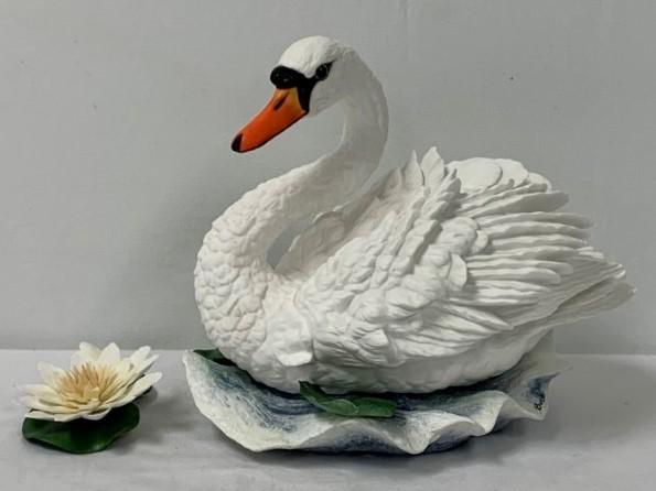 BOEHM PORCELAIN MUTE SWAN FEMALE & WATERLILY (1 of 13)