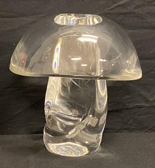 VINTAGE STEUBEN CRYSTAL MUSHROOM SCULPTURE (1 of 6)
