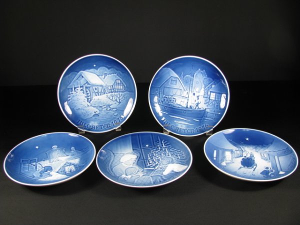 FIVE BING & GRONDAHL CHRISTMAS PLATES 1975-1979: Five Bing and Grondahl Christmas plates made by Henry Theldander. They are: 1975 Christmas at the Old Water Mill, 1976 Christmas Welcome, 1977 Copenhagen Christmas, 1978 A Christmas Tale and 1979 Whit