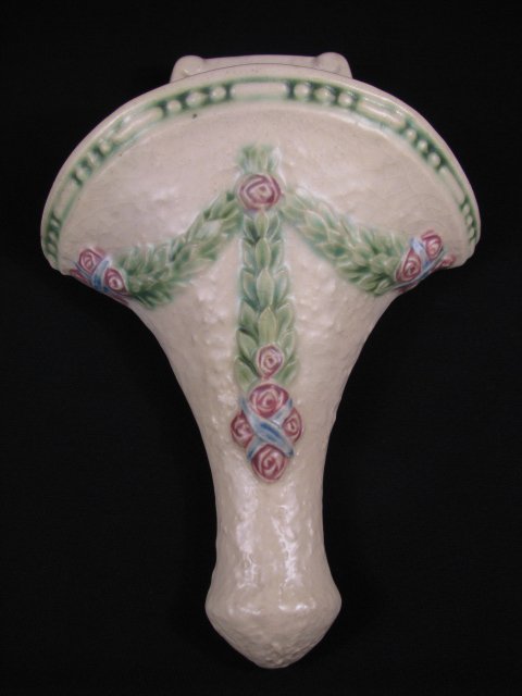 ROSEVILLE POTTERY LA ROSE WALL POCKET