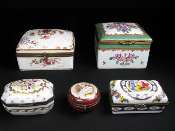 FIVE ANTIQUE PORCELAIN PILL BOXES: Five assorted antique porcelain pill boxes of various designs. Largest box measures 4 1/2" square x 2" tall, with green border, 4 1/4" square x 2 1/5" tall, oblong portrait at 1 1/2" tall x 3 1/4" lon