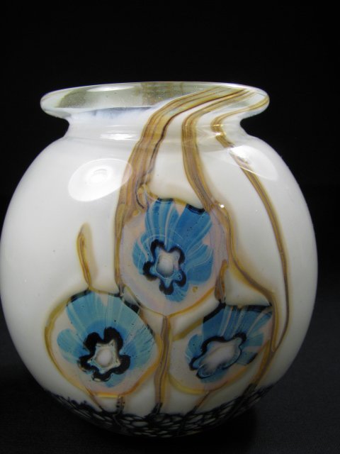 EICKHOLT HAND BLOWN ART GLASS VASE PAPERWEIGHT SIG: Eickholt art glass paperweight vase. Signed and dated on bottom "Eickholt 200 VPSF". No chips or cracks. Measures 4" tall x 4" wide x 3" deep. Weight is 1 lb 9 oz.