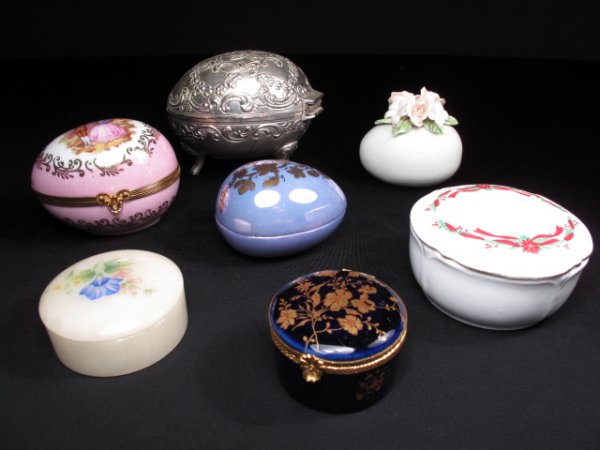7 PCS PORCELAIN PILL BOXES LIMOGES METAL ETC: 7 porcelain covered boxes to include two Limoges pieces. One tarnish resistant egg shaped box. Largest is 3 1/4" tall x 4 1/2" wide and smallest is 1 1/8" tall x 2 1/4" wide. No damage. Total shipping