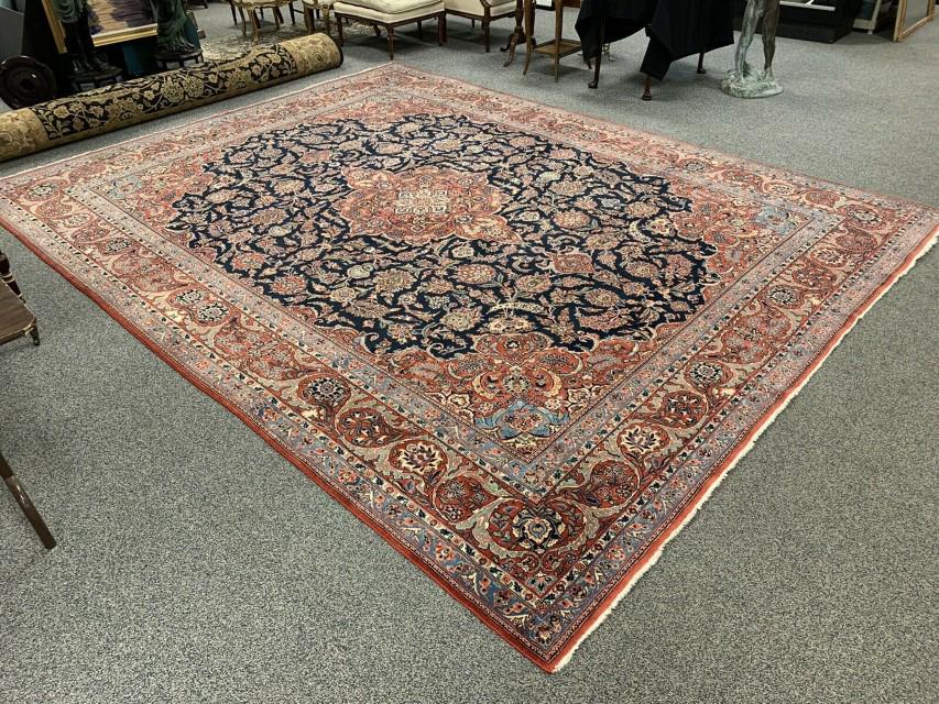 LRG ANTIQUE KASHAN PERSIAN WOOL RUG 10'5" X 13'5: Large antique Kashan Persian wool rug measuring a total of 10'5" x 13.5". Fine knotting, soft low pile. Condition: one very subtle stain near edge- hard to see, good colors, good pile, see images. Wei