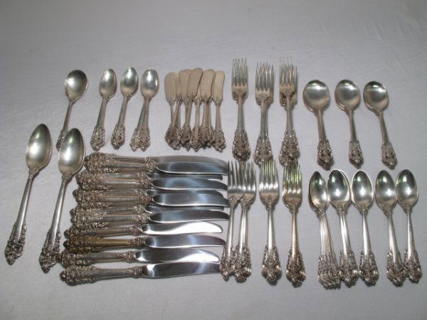 STERLING SILVER WALLACE GRAND BAROQUE FLATWARE 87 P: Sterling silver (.925 pure) flatware set in the Grand Baroque pattern by Wallace silversmiths. Luncheon set of eighty-four pieces including: 12 lunch forks (7 1/4" long); 12 lunch knives with stainles