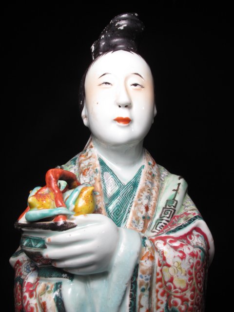 CHINESE EXPORT CERAMIC FIGURES WOMEN RUYI PEACHES - 2