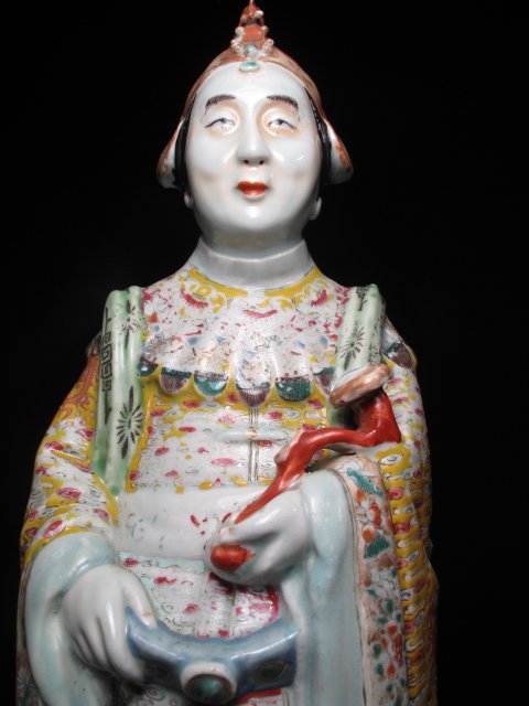 CHINESE EXPORT CERAMIC FIGURES WOMEN RUYI PEACHES - 3
