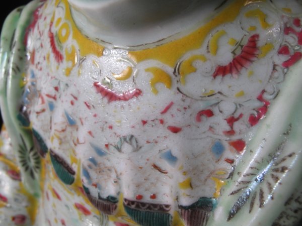 CHINESE EXPORT CERAMIC FIGURES WOMEN RUYI PEACHES - 8