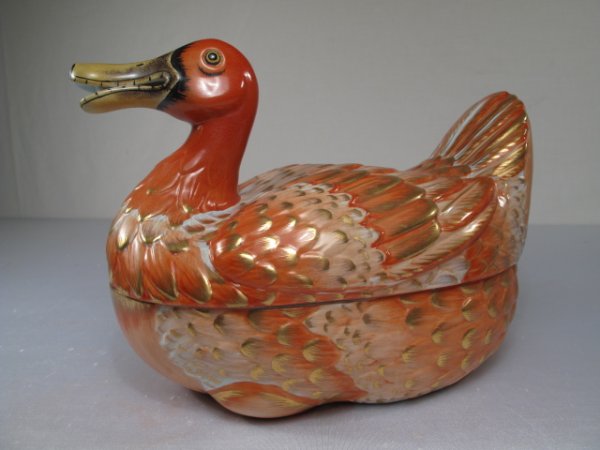 MOTTAHEDEH LOWESTOFT DUCK COVERED BOWL: Chinese export style figural covered bowl, Lowestoft Duck, by Mottahedeh. Stamped on base, "Lowestoft Reproduction created by Mottahedeh, the Mottahedeh black mark and a typed label with original purc