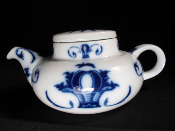 BING & GRONDAHL B&G COBALT BLUE DECORATED TEA POT: Bing and Grondahl white porcelain tea pot with rich cobalt blue decorations. Measures 8" spout to handle and just under 3 1/2" tall. B&G mark on lid and base. Weight 1.0 lbs. Condition good.