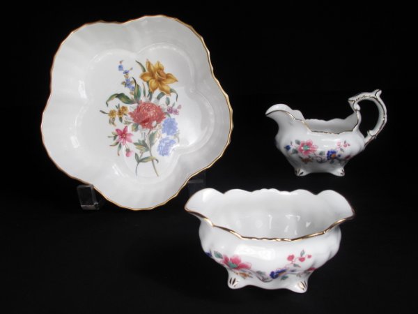 HAMMERSLEY CO CREAMER SUGAR ROYAL WORCESTER DISH: 3 pieces to include creamer and sugar bowl by Hammersley and Co., at 3 1/4" tall x 4 3/4" wide and Royal Worcester bowl at 2" tall x 4" wide. Good condition. Weight is 1 lb 2 oz.