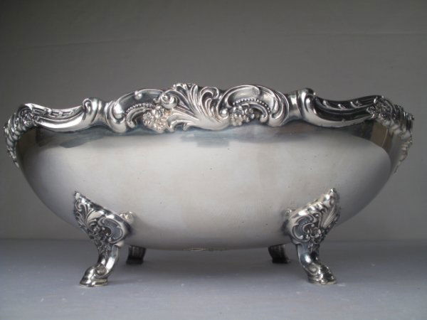MID 20TH C WALLACE GRAND BAROQUE BOWL SILVER PLATE: Mid 20th Century silver plated serving bowl by Wallace silversmiths in the Grand Baroque pattern. Heavily chased and ornamented. Length: 13". Height: 4 1/2". Weight: 3.5 lbs. Condition: good with some