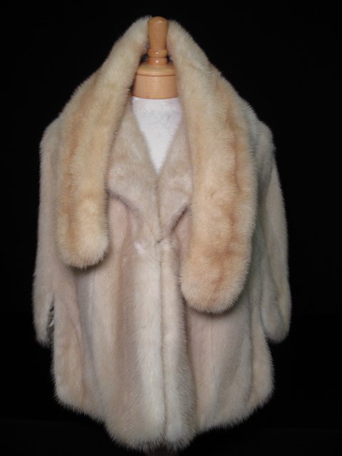 YORK FURRIER NATURAL LADIES MINK CAPE & COLLAR: York Furrier natural ladies mink cape style stole and collar. Stole length center front 24". Stole length center back 20". Natural mink collar measures 36" by 4". No visible rips, or tears. Good condi