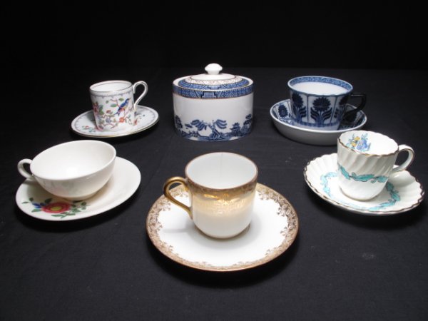 DEMITASSE CUPS SAUCERS MINTONS BOOTH'S LENOX LIMOG: Twelve pieces of assorted American and European pottery including Mintons, Lenox and Limoges demitasse and saucers, as well as a Royal Doulton willow pattern sugar bowl with lid. Sugar measures 4" in 
