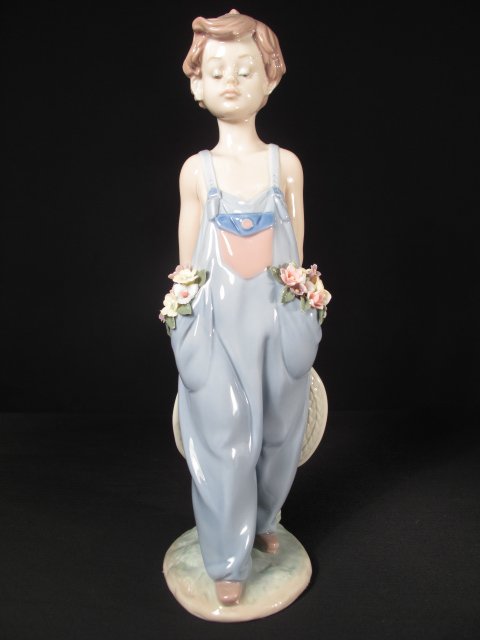 LLADRO 1997 FIGURE POCKET FULL OF WISHES #7650 BOXE: Retired Lladro Society 1997 porcelain figure of a boy with flowers in his pockets. Statue #7650. Title: "Pocket Full of Wishes". Height: 9". Width: 3 3/4". Weight: 1.0 lbs. Condition: Good with origin