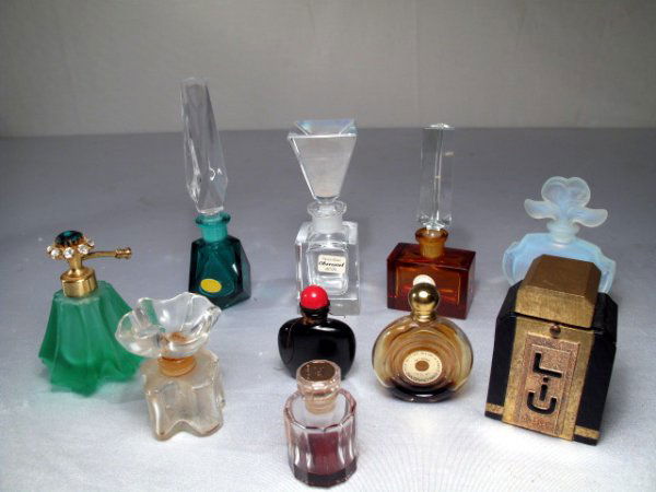 TEN SMALL PERFUME SCENT BOTTLES SOME BOXED STOPPER: Ten small perfume bottles including a blue frosted glass bottle, a cased Guerlain "Liu" bottle, and several colored bottles. Largest is 6 1/2" tall. Smallest is 2" tall. Total weight: 3.0 lbs. Conditi