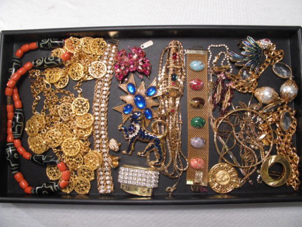 VINTAGE & OTHER COSTUME JEWELRY HASKELL STEIN CORA: Mixed lot of vintage and contemporary costume jewelry including signed pieces such as a Miriam Haskell brooch and a Dorlan hummingbird pin. Also a pink coral necklace and a pink rhinestone hummingbird