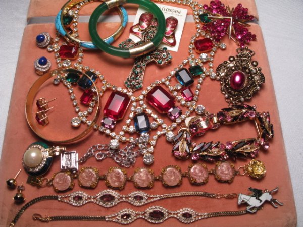 VINTAGE & OTHER LADIES COSTUME JEWELRY TRIFARI: Vintage and other costume jewelry, over twenty pieces, including a Trifari Maltese cross brooch, and a Blythe & Blythe crucifix form brooch. Various makers and materials. Total weight: 0.8 lbs. Condit