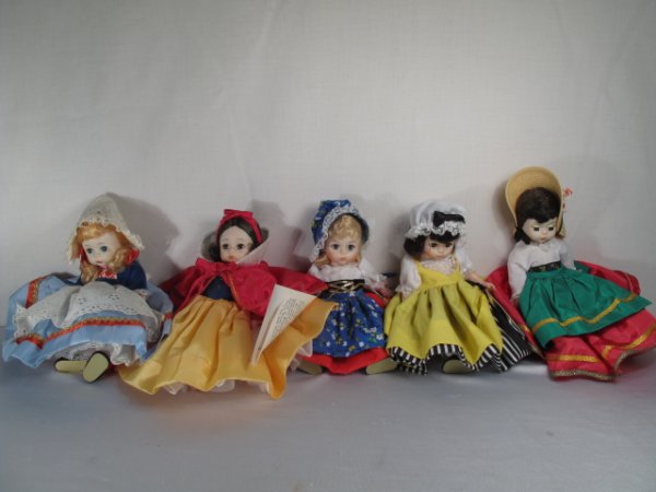FIVE SMALL MADAME ALEXANDER DOLLS SNOW WHITE: Five small Madame Alexander dolls including Snow White and Little Women, most with original labels. Each doll is approximately 7 1/2" tall. Total weight 1.2 lbs. Condition: good with some minor wear a