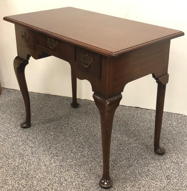 VINTAGE QUEEN ANNE STYLE MAHOGANY LOWBOY CONSOLE (1 of 19)