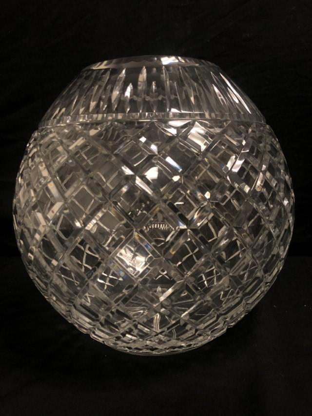 LARGE WATERFORD STYLE CUT CRYSTAL GLOBE VASE (1 of 6)