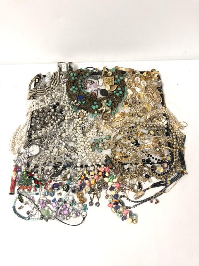 TRAY LOT ASSORTED LADIES COSTUME JEWELRY (1 of 20)