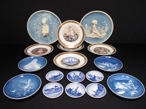 EIGHTEEN COLLECTORS PLATES ROYAL COPENHAGEN B& G: Eighteen collectors plates including: 5 Royal Copenhagen Hans Christian Andersen plates with gilded rims (dia. 7 3/8"); 4 Bing and Grondahl Mother's Day plates all from the 1970s (dia. 6"); 7 small ha