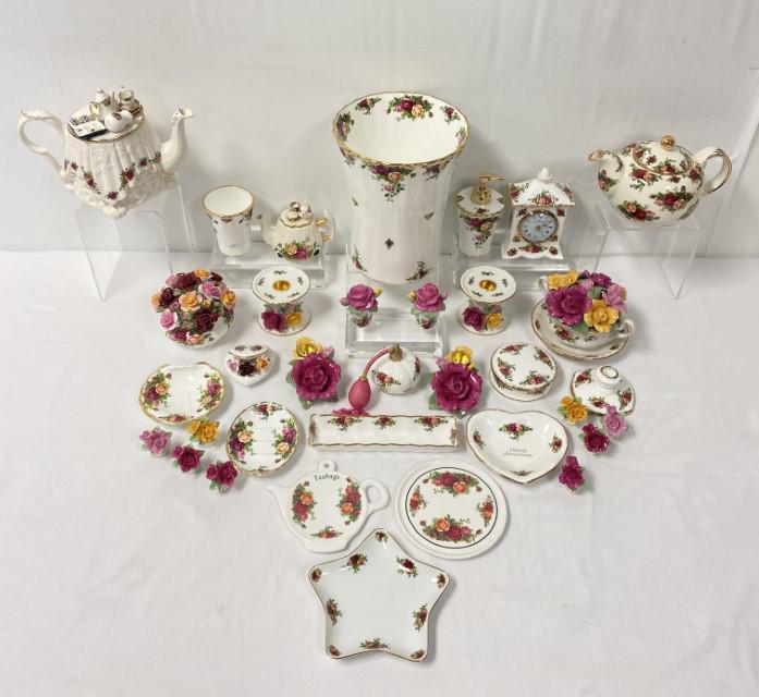 ROYAL ALBERT "OLD COUNTRY ROSES" PORCELAIN WARE 34 (1 of 19)