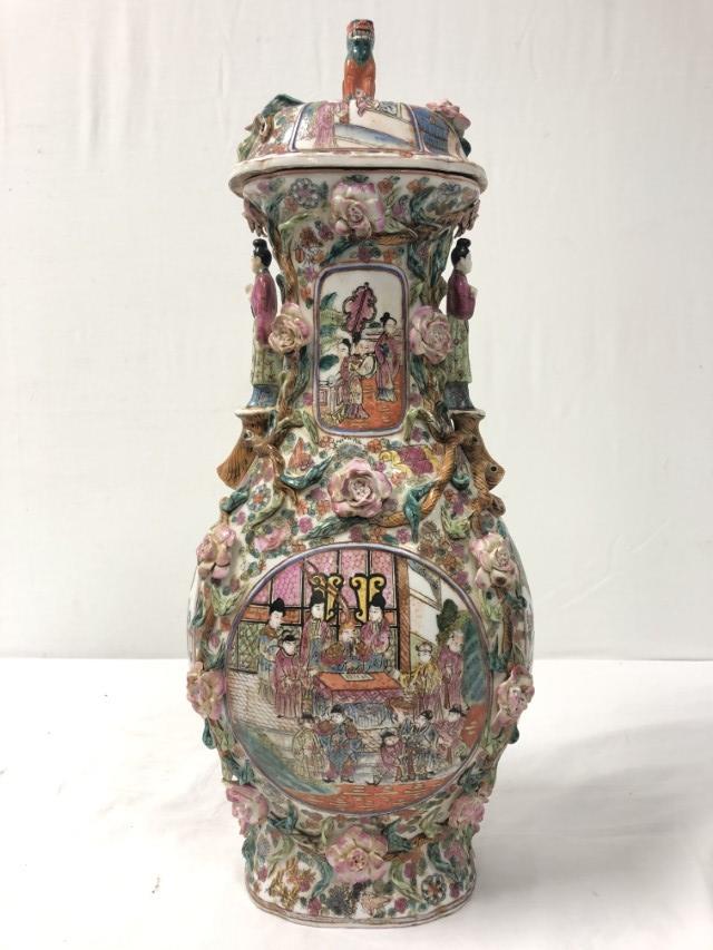 LARGE CHINESE FAMILLE ROSE STYLE LIDDED URN (1 of 18)