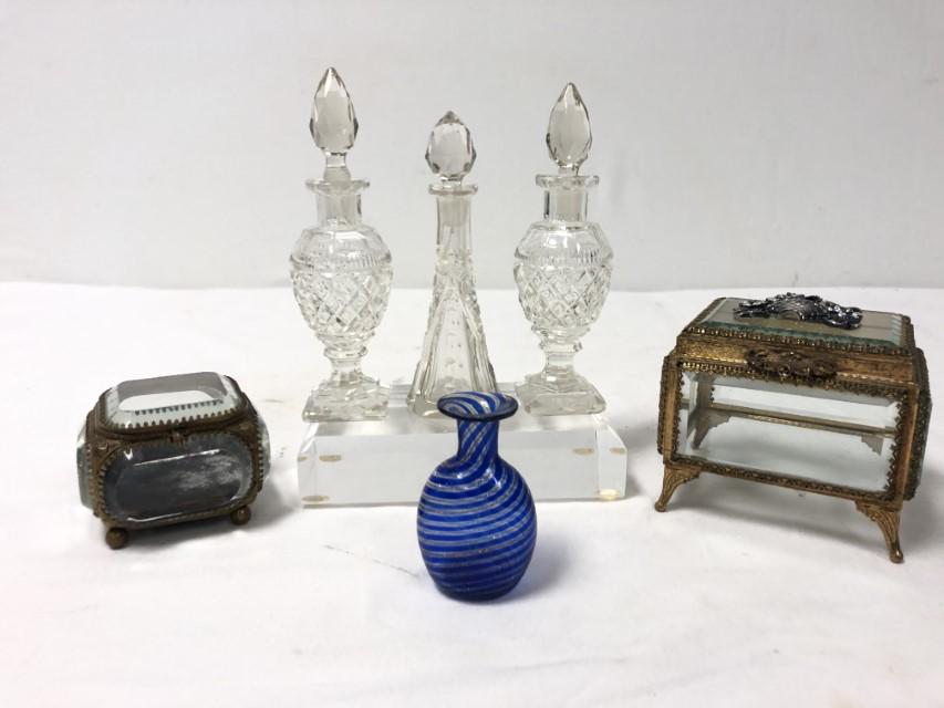 SIX ANTIQUE/VINTAGE SCENT BOTTLES & CASKETS (1 of 20)