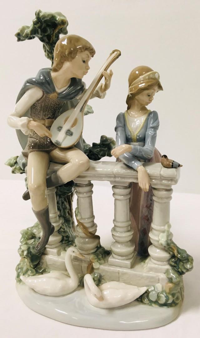 LLADRO "SERENADE" PORCELAIN FIGURINE #5381 (1 of 10)