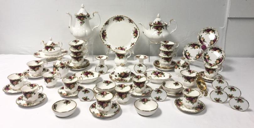 ROYAL ALBERT OLD COUNTRY ROSES PORCELAIN DINNERWAR (1 of 20)