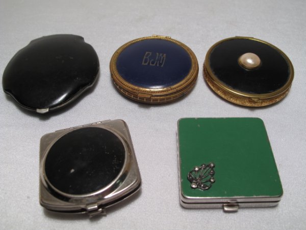 FIVE VINTAGE LADIES POWDER COMPACTS ELGIN VOLUPTE: Five vintage ladies compacts, first half of the 20th Century, including a signed Elgin and a signed Volupte compact. Most in the Art Deco style. Largest measures 3" by 2 1/2". Smallest measures 2" by 
