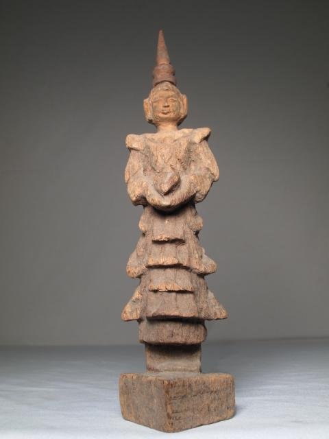 SOUTHEAST ASIAN ANTIQUE CARVED WOOD TEMPLE FIGURE: Southeast Asian antique carved wood temple figure, possibly Cambodian, 19th Century. Height: 9 1/8". Width: 1 5/8". Weight: 0.3 lbs. Condition: some wear. Good oxidation.