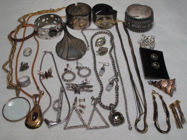 OVER THIRTY PCS COSTUME JEWELRY TRIFARI BOUCHER: Over thirty pieces of vintage and other ladies costume jewelry including two wristwatches by Marcel Boucher and a signed Trifari piece. Various styles and materials. Total weight: 1.7 lbs. Condition: