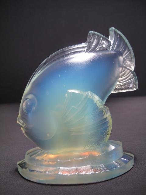 VINTAGE SABINO OPALINE GLASS FISH FIGURINE LABEL: Vintage Sabino opaline glass fish figurine. Etched signature and original label. Height: 4 1/2". Width: 4". Weight: 0.9 lbs. Condition: good.
