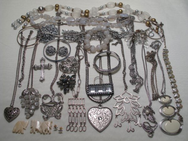OVER THIRTY PCS COSTUME JEWELRY MONET TRIFARI LISA: Over thirty piece of ladies vintage and other costume jewelry including signed pieces of Monet, Trifari, Chico's, Les Bernard, and Lisa. Various styles and materials. Mainly silver tone. Total weight: