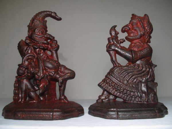 274: ANTIQUE VICTORIAN PUNCH & JUDY CAST IRON DOOR STOP - 274: ANTIQUE VICTORIAN PUNCH & JUDY CAST IRON DOOR STOP
