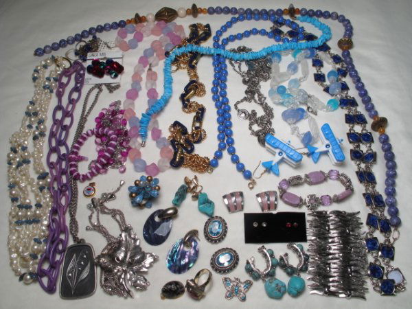 OVER FORTY PCS COSTUME JEWELRY BERNARD MONET CARA: Over forty pieces of vintage and other ladies costume jewelry including pieces signed Les Bernard, Monet, and Cara Mia. Various styles and materials. Total weight: 2.7 lbs. Condition: good with minor