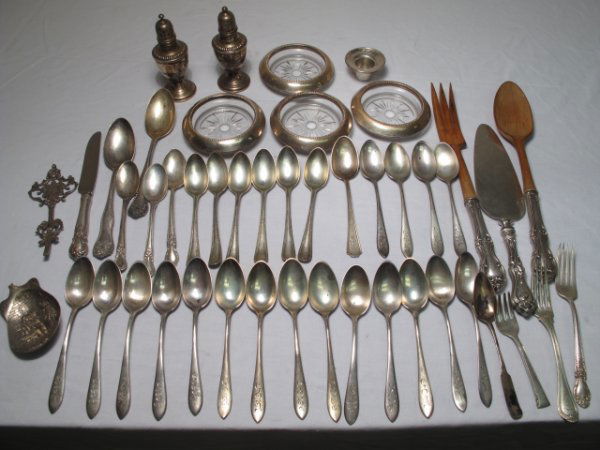 FORTY-SEVEN PCS ASSORTED STERLING TABLE WARE: Forty-seven pieces of assorted sterling silver flatware and hollowware including 18 teaspoons in the same pattern (length: 5 3/4"); 4 sterling and glass coasters (diameter: 3 3/4"); a cake slice with