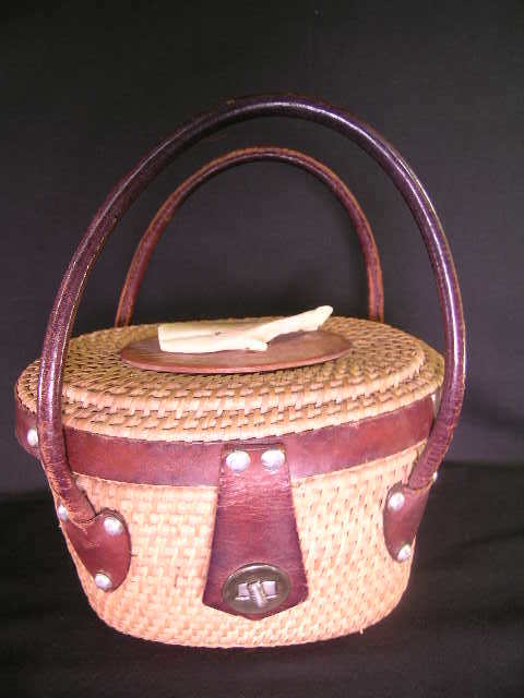 OLD NANTUCKET BASKET PURSE LEATHER WHALE FIGURE