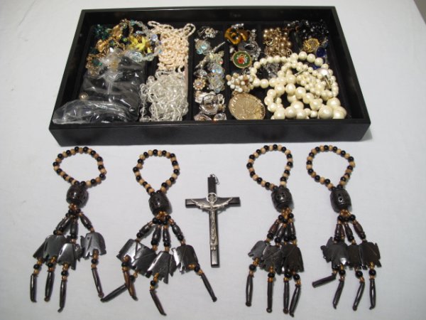 A COLLECTION OF COSTUME AND VINTAGE JEWELRY: Assorted signed and unsigned vintage and contemporary costume jewelry including faux pearl necklace, seed pearl necklace, onyx beads, rhinestone earrings, micro mosaic pill box, crystal and glass bead